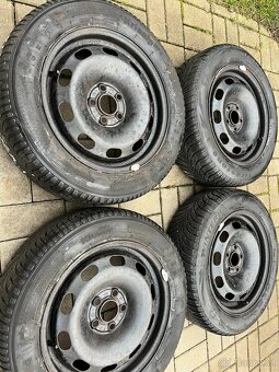 4x plechové disky 5x100 R15, zimní pneu 70% - 2