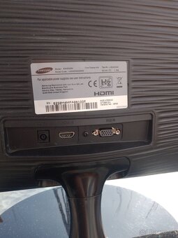 Monitor Samsung úhlopříčka 61cm - 2
