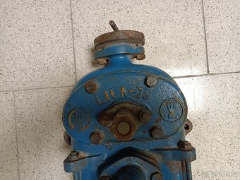 Ruční pumpa Lila - 75 - 2