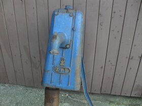 Stará ruční pumpa na studnu - 2