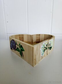 Dřevěná mísa zdobená květy bezu a šeříku - 2