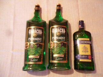 Hanácká Peprmint tradiční , Becherovka . - 2