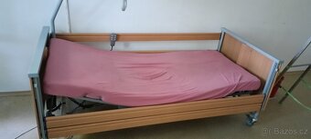 Prodám elektricky ovládanou polohovací postel. - 2