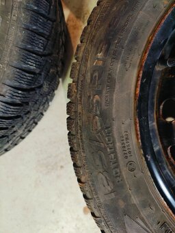 Plechové disky 15" s pneumatikami Nokian WR D4 185/65 88T - 2