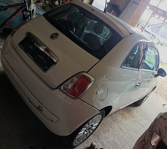 Fiat 500 -1.2 benzin s prosklenou střechou rozprodám na ND - 2