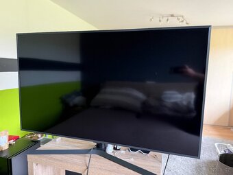 Samsung UE55RU7402 – 55” 4K UHD Smart TV - 2