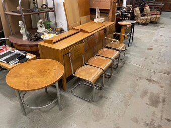 Chromovaný funkcionalistický kulatý konferenční stolek. - 2