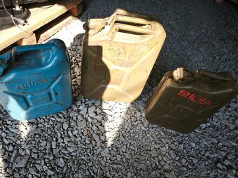 Plechové kanystry 10l a 20l - 2