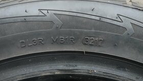 Zimní pneu Goodyear Ultra grip performance 215/55 R17 98V - 2