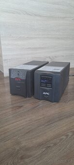 Záložní zdroj UPS APC 750 - 2