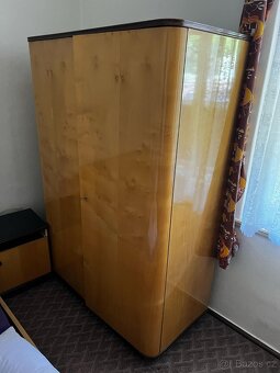 Stará mahagonová ložnice (skříňě,noč. stolky, postele,...) - 2