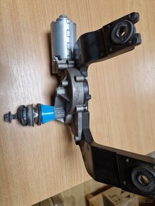 Originál motor stěrače zadních dveří Hyundai i30, Kia Cee'd - 2