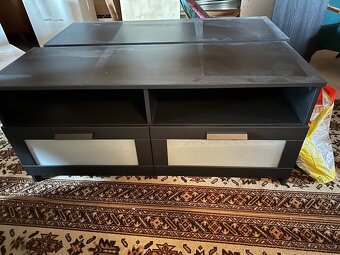 Daruji 2 stolky pod tv. IKEA. - 2