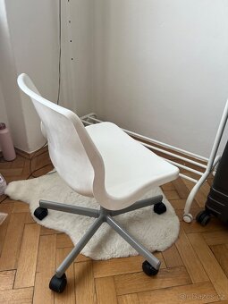Bíla židle na kolečkách - 2