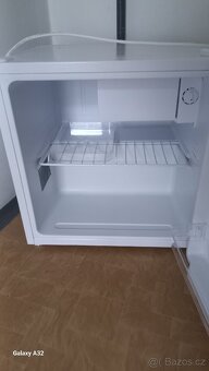 Prodám malou lednici - 2