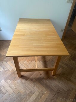 Rozkládací jídelní stůl Ikea z masivu - 2