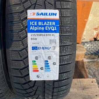 Nove Zimni pneu 215/55 R16  Sailun - 2