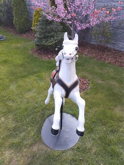 Dřevěný kůň od známého řezbáře Preise - 2