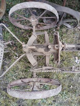 Koňský dvojradliční pluh obracák - 2