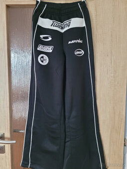 NOVÉ DÁMSKÉ ČERNÉ TEPLÁKY S POTISKEM vel.XS/34 - 2