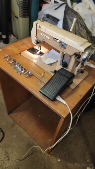 Šicí stroj na rovné šití a entl - 2
