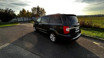 Chrysler Town & Country - 2