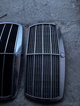 W123 predni maska kapoty - 2