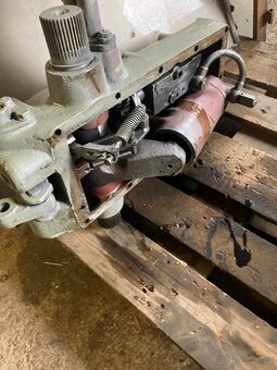 Víko hydrauliky - 2