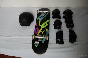 Skateboard + přilba + chrániče - 2
