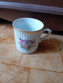 Krasny porcelánový hrnicek - 2