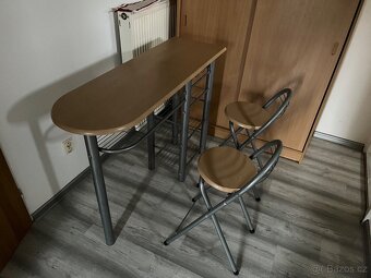Barový stůl a dvě židle - 2
