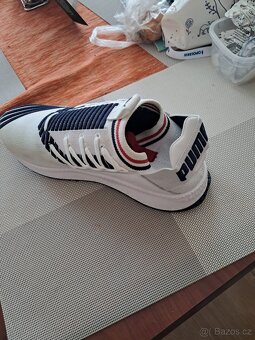 Prodám několik páru spor.bot-nové v.43 - 2