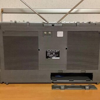 Dobrý den prodám Radiomagnetofon JVC RC M70L, rok 1981 vše - 2