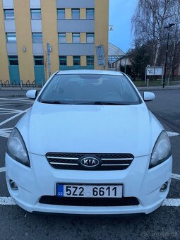 Kia Ceed 1.6 92kW, 2010, pojízdná, na opravu nebo díly - 2