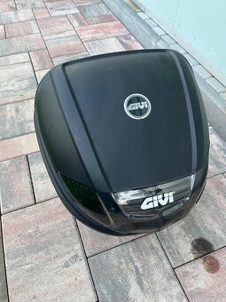 Kufr na motorku givi - 2