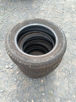 Pneu Dunlop 185/60R15 - 2