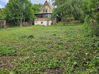 Prodáme chatu v Praze – 3 podlaží, půda, pozemek 647m2 - 2