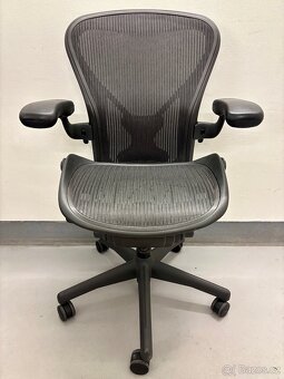 Kancelářská židle Herman Miller Aeron - vel. B, PostureFit - 2