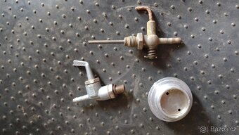 Drobné díly jawa 550 pařez prodám i jednotlivě - 2