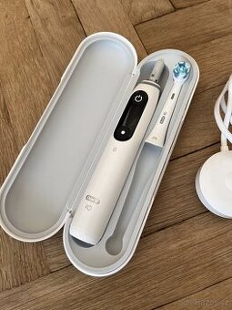 ORAL-B iO 8, White + 5 hlavic - 2