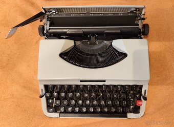 Kufříkový psací stroj Chevron 63 - 2