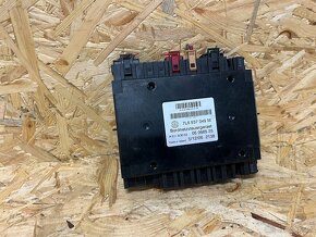 PALUBNÍ ŘÍDICÍ JEDNOTKA VOLKSWAGEN 7L6937049M - 2