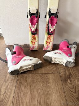 Dívčí lyže a lyžáky - 2