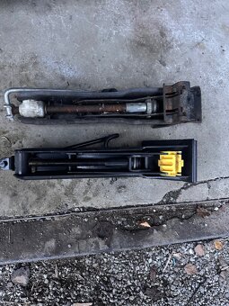 Hever zvedák na škoda a renault - 2