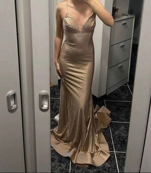 PLESOVÉ/MATURITNÍ ŠATY - 2