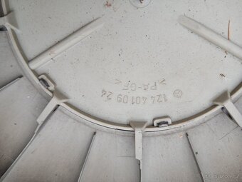 Poklice Mercedes W124 - 2