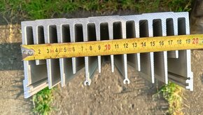 Žebrovaný hliníkový chladič - 2