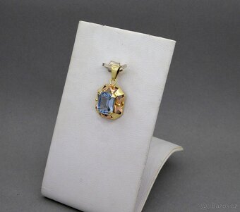 Přívěsek s modrým kamínkem - 2