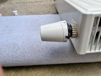 Radiátor/Topeni 80x60x10 + ventil - 2