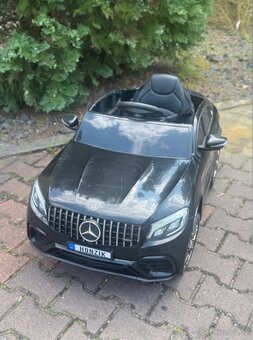 Elektrické auto Mercedes BENZ. - 2